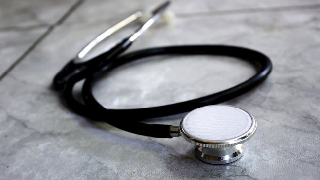   Médico es imputado por negligencia: Paciente murió en su casa horas después de una cirugía 