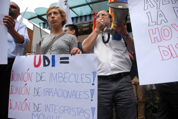 Fotos: Movimientos de liberación homosexual protestaron frente a la UDI