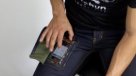 Nuevos jeans permiten usar el smartphone en bolsillo especial