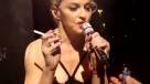Madonna se rió de impasse en Chile fumando en pleno concierto en Córdoba