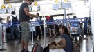 Retraso de vuelos en el Aeropuerto de Santiago genera la molestia en pasajeros