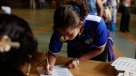 Ecuatorianos residentes en Chile votan en Liceo Lastarria