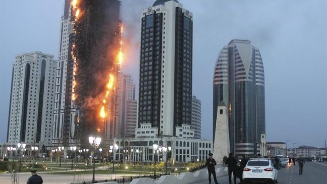  Incendio afecta a rascacielos de 40 pisos en Chechenia  