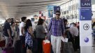 Pasajeros de LAN protestan por suspensión de vuelos a Argentina