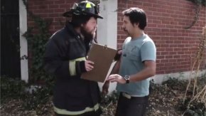 Rodrigo Salinas y Pato Pimienta protagonizan campaña de Bomberos