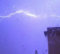 Tormenta eléctrica y fuertes lluvias se registran en Santiago