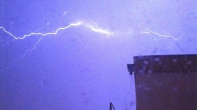 Tormenta eléctrica y fuertes lluvias se registran en Santiago
