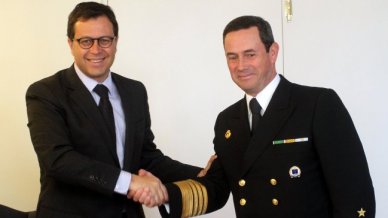 Ministro Hinzpeter destacó mea culpa de almirante González