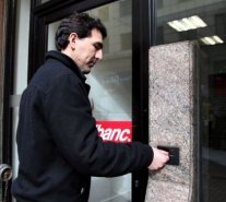Chilenos tienen 28 mil millones de pesos olvidados en los bancos