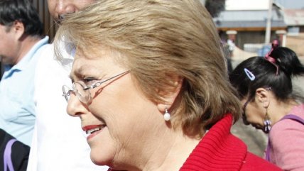 Bachelet se reunirá en privado con familiares de víctimas del tsunami