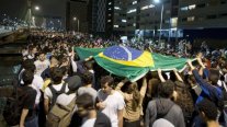 Miles de personas protestan en Brasil