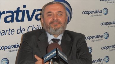 Abogado: Hay que agotar vía institucional antes de la Asamblea Constituyente