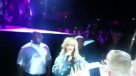Rihanna golpeó a un fan con su micrófono