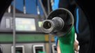 Bencinas bajarán hasta 14 pesos este jueves, según ENAP