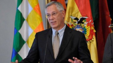 Agente boliviano reveló fechas de presentación de memorias en La Haya