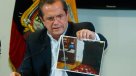 Canciller ecuatoriano mostró fotos de micrófono encontrado en embajada