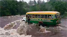 Autobús fue tragado por un río en Samoa