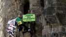 Protesta de Greenpeace en iglesia de Barcelona para exigir libertad de activistas en Rusia