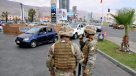 Funcionarios del Ejército cuidan bombas de bencina en Iquique