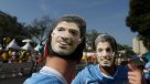 Hinchas uruguayos son obligados a salir del Maracaná por usar máscaras de Luis Suárez
