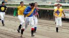 La particular carrera de los jinetes en el Hipódromo Chile