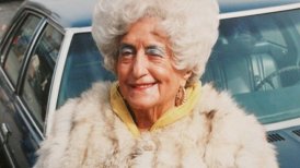 Los vecinos sospecharon de los extraños atuendos de la mujer. Los vecinos sospecharon de los extraños atuendos de la mujer.