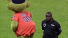 Guardia de seguridad sorprendió con baile a aficionados en partido de béisbol