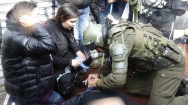La familia, los testigos y la FEUC atribuyeron desde el primer día el incidente a Carabineros, institución que hasta ayer negó estar involucrada.