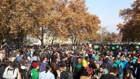 Jóvenes, pacientes que abogan por el uso medicinal de la marihuana y múltiples adherentes confluyen en la principal arteria capitalina.