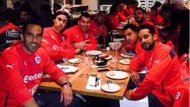 Chile dejó la concentración por unas horas. "La banda cenando", escribió Pinilla.