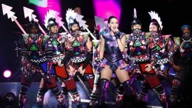 Un nutrido cuerpo de baile acompañó a Perry sobre el escenario.