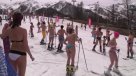 Rusos superaron el récord mundial de esquiadores en bikini