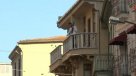 Hombre roba un banco y luego regala el dinero desde un balcón