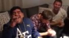 Un nuevo viral de Diego Maradona cantando en una fiesta