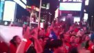 La emocionante entonación del himno chileno en Times Square
