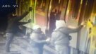Carabineros detuvo a tres personas que realizaban rayados en un vagón del Metro