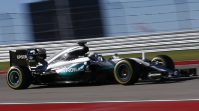 Lewis Hamilton se impuso ante Nico Rosberg y logró la pole position en Estados Unidos
