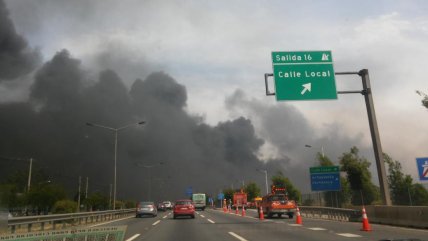 El violento incendio en cercnaías del Aeropuerto de Santiago