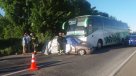 Choque entre vehículo y bus en Placilla dejó dos fallecidos