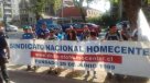 Trabajadores de Homecenter en huelga marchan por el centro de Santiago