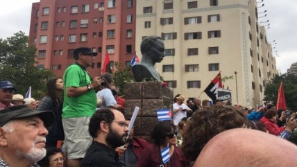 12:39 Adherentes de Fidel Castro en Chile lo despidieron en Plaza ... - Cooperativa.cl