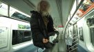 Mendigo predicador desafía la gravedad en el Metro de Nueva York