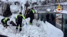 Encuentran a seis sobrevivientes en hotel italiano sepultado por alud