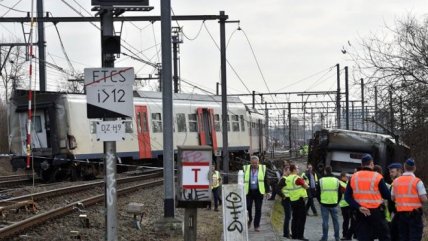 12:22 El descarrilamiento de un tren en Bélgica - Cooperativa.cl