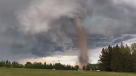 El enorme tornado que sorprendió a habitantes de ciudad canadiense