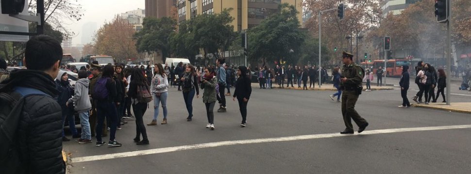 Protesta estudiantil en Providencia terminó con cuatro detenidos - Cooperativa.cl
