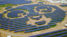 Planta solar con forma de panda se une a red eléctrica en China