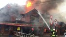 Incendio destruyó dos locales comerciales en Panguipulli