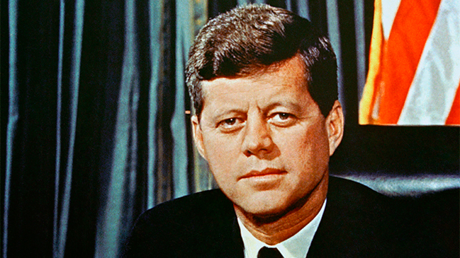 Trump evalúa bloquear archivos sobre asesinato de Kennedy  