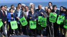 Bachelet firmó proyecto que prohíbe bolsas plásticas en comunas costeras